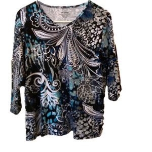 VICKY Wayne Black,White, Blue Floral Print 3/4 sleeve, scoop neckline. Size M